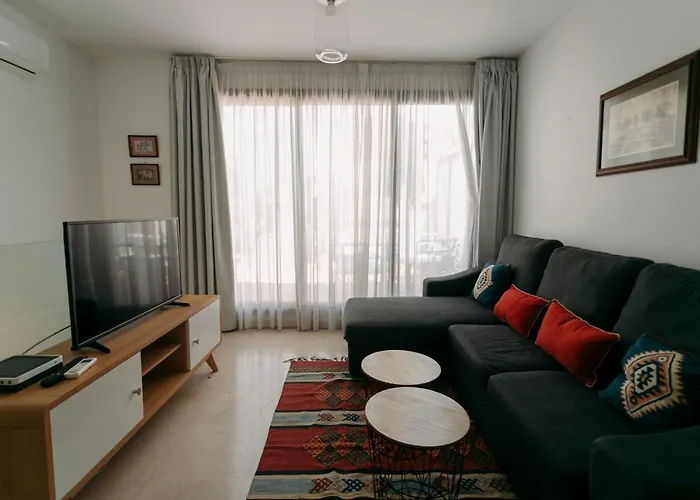 O&L Lumbreras: Bright Duplex With Private Terrace
