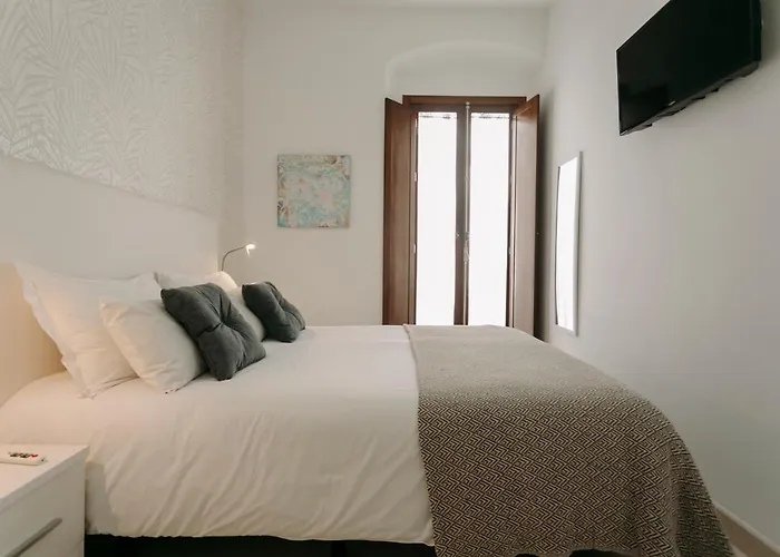 O&L Lumbreras: Bright Duplex With Private Terrace